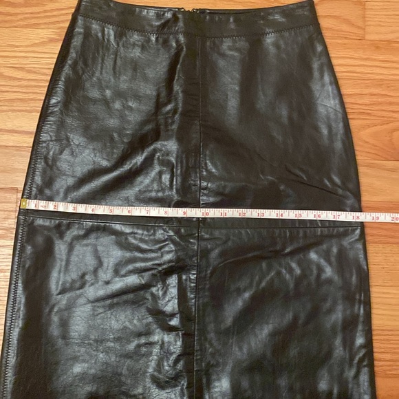 RARE✨Excellent Preworn Condition✨GAP Genuine Leather Skirt. Size 0. BLACK - Picture 8 of 10